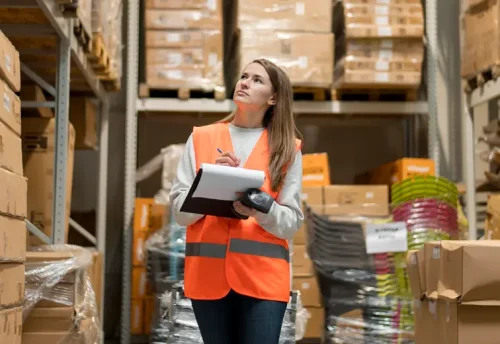 Biztonsági címkék szerepe a logisztikában és raktározásban