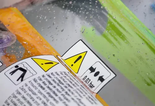 Matrica gyártás gyors határidővel: milyen kompromisszumokkal járhat?