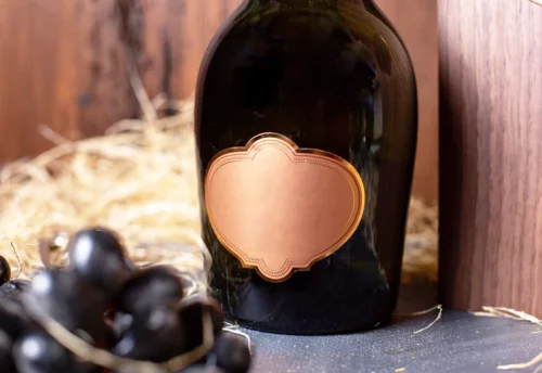 Boros címke különleges felületnemesítéssel: aranyozás, lakkozás, prégelés