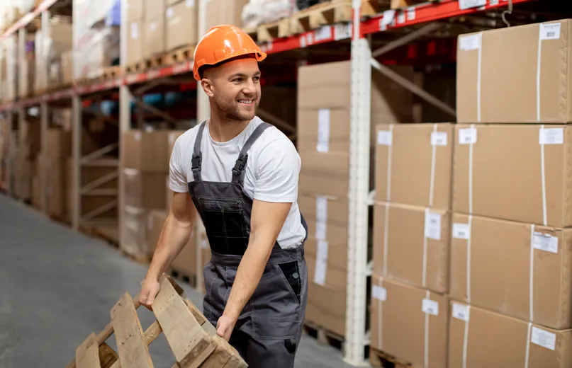 RFID címkék a raktárban: hogyan gyorsítják a készletkezelést?