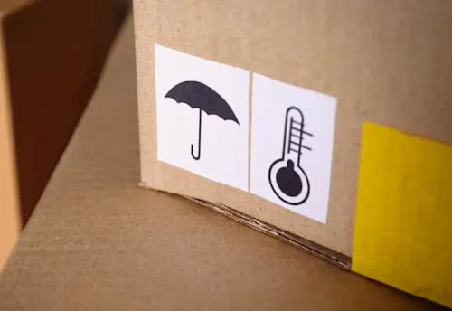 Nem minden címke bírja a raktárt! Hő, pára, vegyszer, amit sokan figyelmen kívül hagynak!